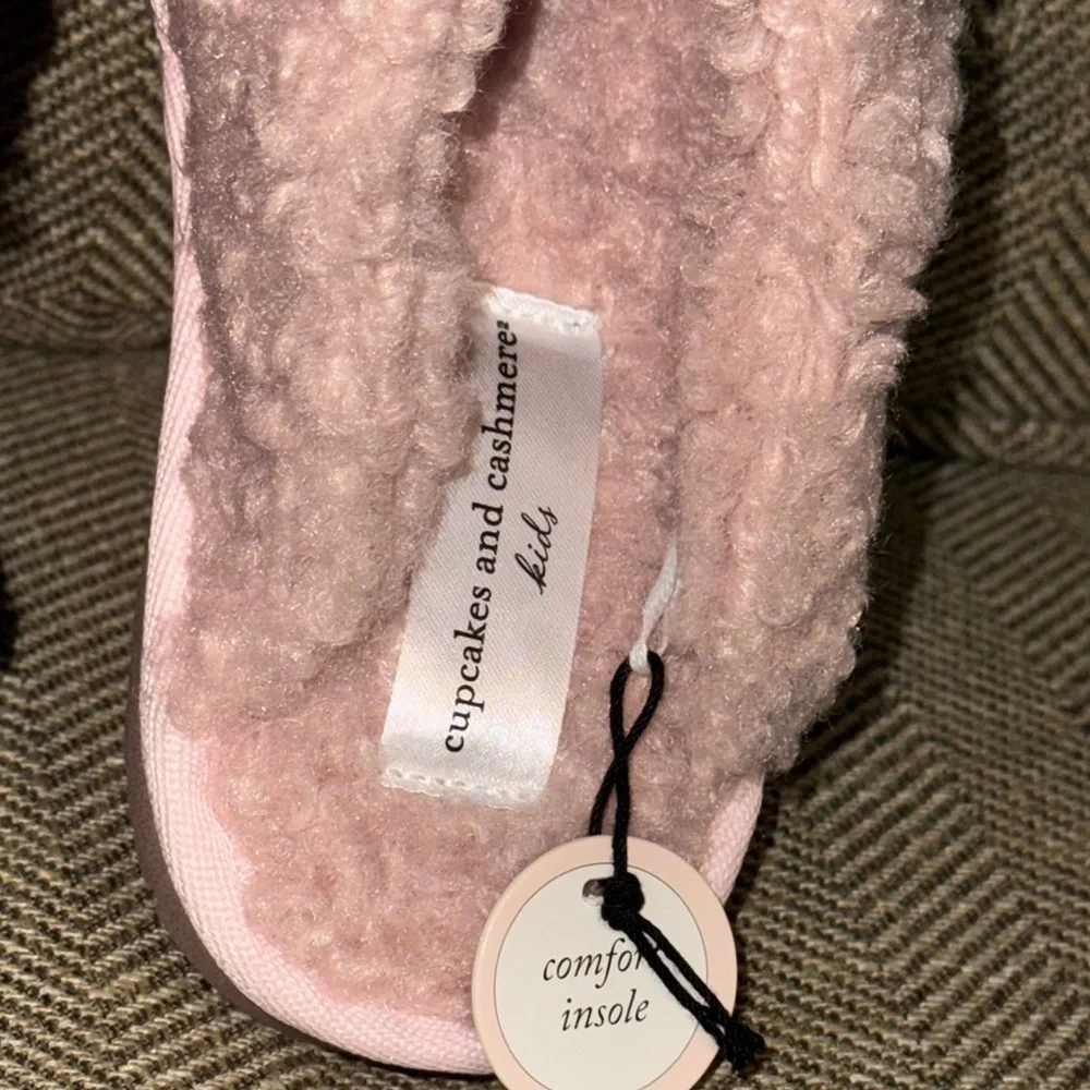 NWT CUPCAKES & CASHMERE KIDS Cozy Pink Slippers Shoes FAUX FUR UPPER (SIZE 3)